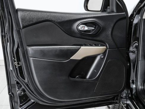 Used 2018 Jeep Cherokee Latitude image 38