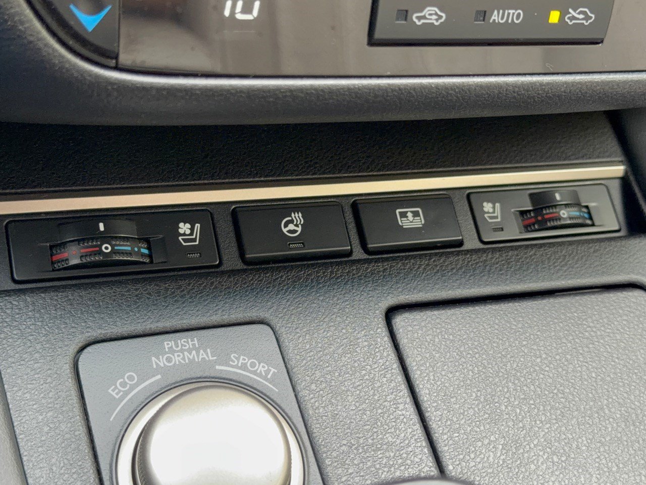Used 2016 Lexus ES 350 w/ Luxury Package w/Wood Trim FWD image 31