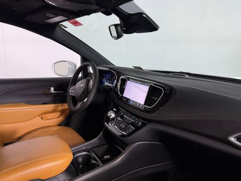 Used 2022 Chrysler Pacifica Pinnacle image 36