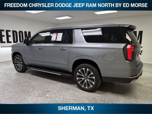 Used 2025 Chevrolet Suburban High Country AWD/4WD image 6