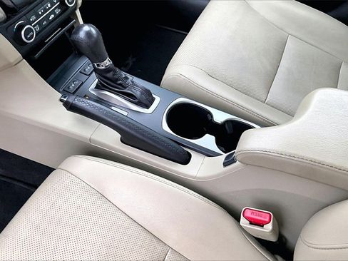 Used 2017 Acura ILX w/ Premium Package image 15