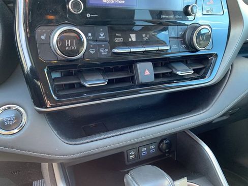 Used 2022 Toyota Highlander XLE image 22
