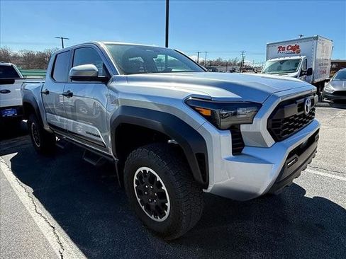 Used 2025 Toyota Tacoma TRD Off-Road image 4