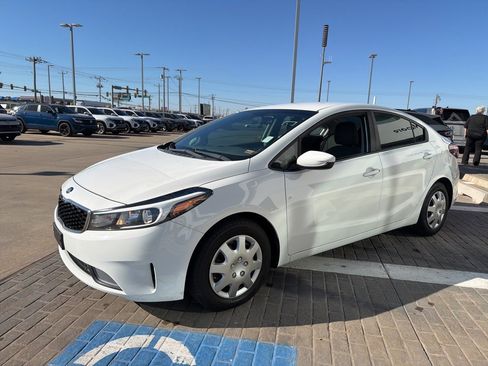 Used 2018 Kia Forte LX image 1