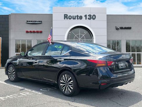 Used 2025 Nissan Altima 2.5 SV FWD image 5