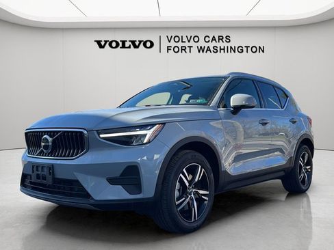 Certified 2025 Volvo XC40 B5 Core image 1
