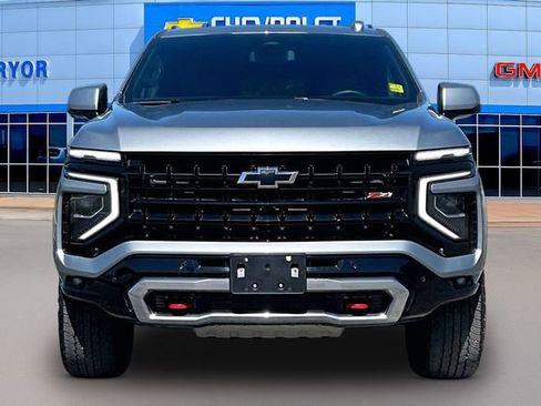 Used 2025 Chevrolet Suburban Z71 AWD/4WD image 2