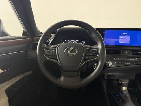 Used 2025 Lexus ES 300h w/ Premium Package FWD image 24