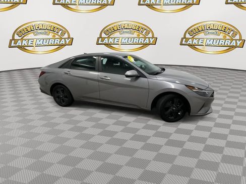 Used 2021 Hyundai Elantra SEL w/ Convenience Package FWD image 4