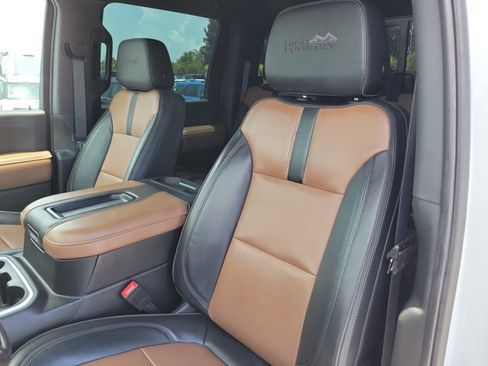 Used 2022 Chevrolet Silverado 3500 High Country w/ Technology Package AWD/4WD image 18
