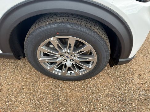 New 2026 Ford Explorer Platinum image 16