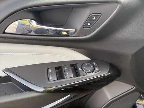 Used 2025 Chevrolet Trax LT FWD image 14