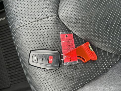 Used 2021 Toyota Highlander Platinum image 35