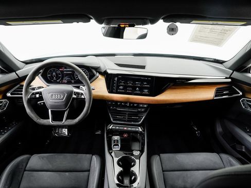 Used 2022 Audi e-tron GT Premium Plus image 19