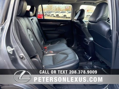 Used 2020 Toyota Highlander Limited image 18