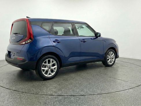 Used 2025 Kia Soul LX w/ LX Technology Package FWD image 9