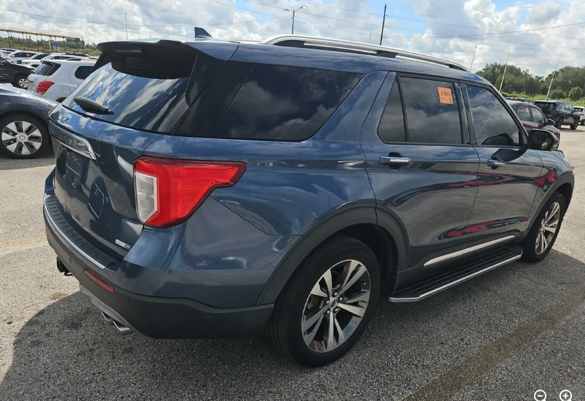 Used 2020 Ford Explorer Platinum w/ Premium Technology Package AWD/4WD image 3
