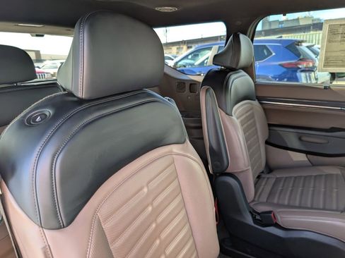 Certified 2024 Kia EV9 Land image 21