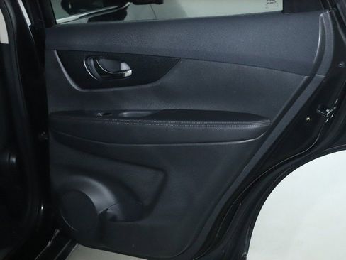 Used 2016 Nissan Rogue SL w/ SL Premium Package image 32