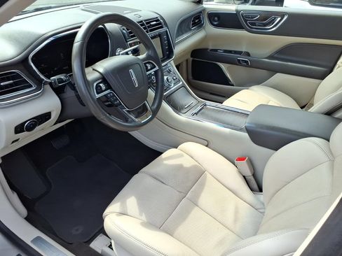 Used 2019 Lincoln Continental Select AWD/4WD image 14