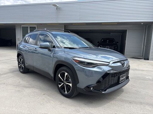 Used 2023 Toyota Corolla Cross AWD Hybrid w/ Convenience Package image 3