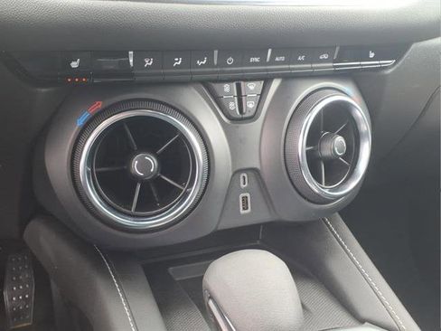 Certified 2025 Chevrolet Blazer LT w/ Convenience Package image 17