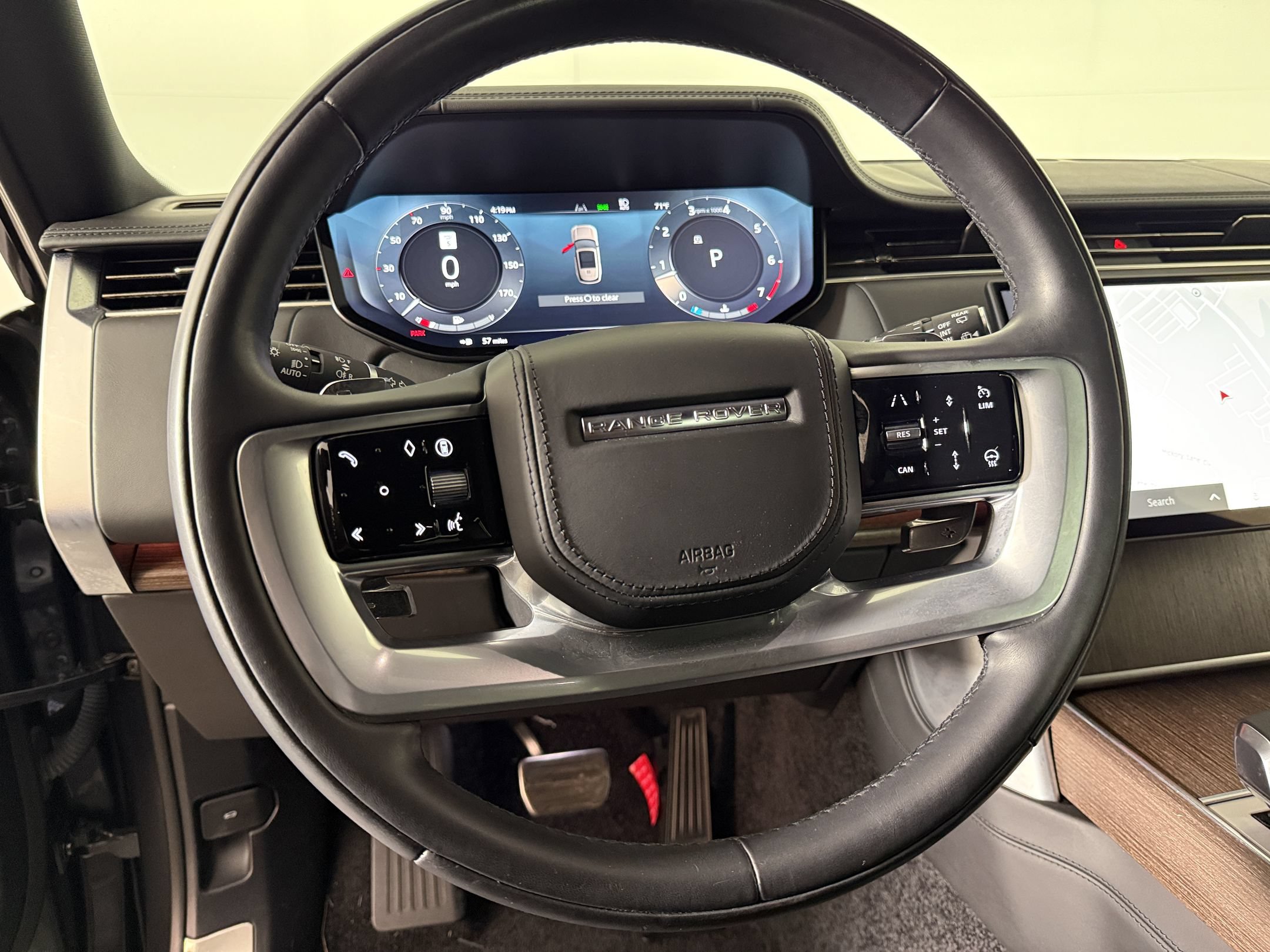Used 2025 Land Rover Range Rover Long Wheelbase SE AWD/4WD image 11
