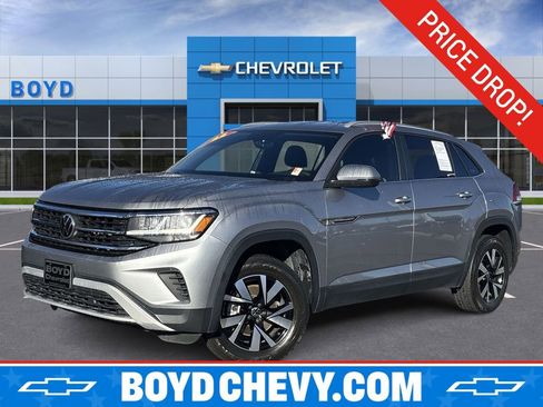 Used 2022 Volkswagen Atlas Cross Sport SE image 1