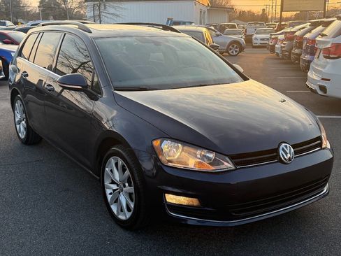 Used 2017 Volkswagen Golf SE image 17