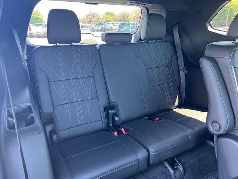 Used 2025 Buick Enclave Avenir w/ Super Cruise Package AWD/4WD image 11