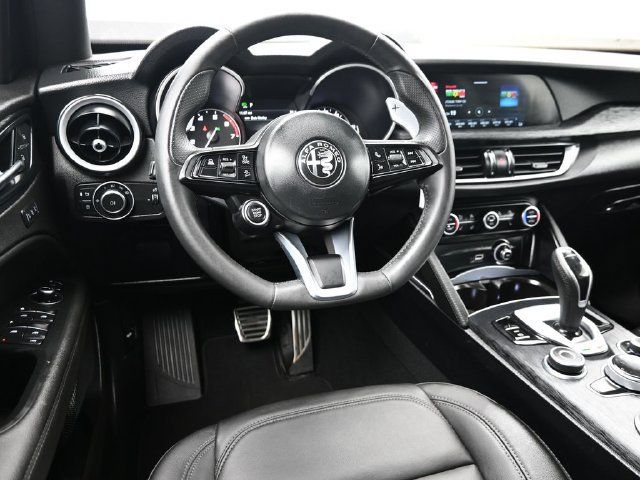 Used 2023 Alfa Romeo Stelvio Sprint AWD/4WD image 18