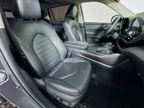Used 2023 Toyota Highlander XLE FWD image 38