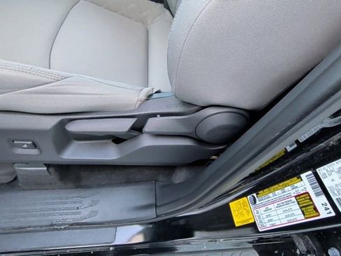 Used 2025 Toyota Tacoma SR5 image 13