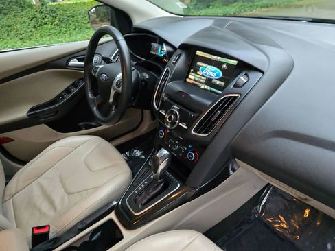 Used 2015 Ford Focus Electric Hatchback 4D w/ Exterior Protection Package image 10