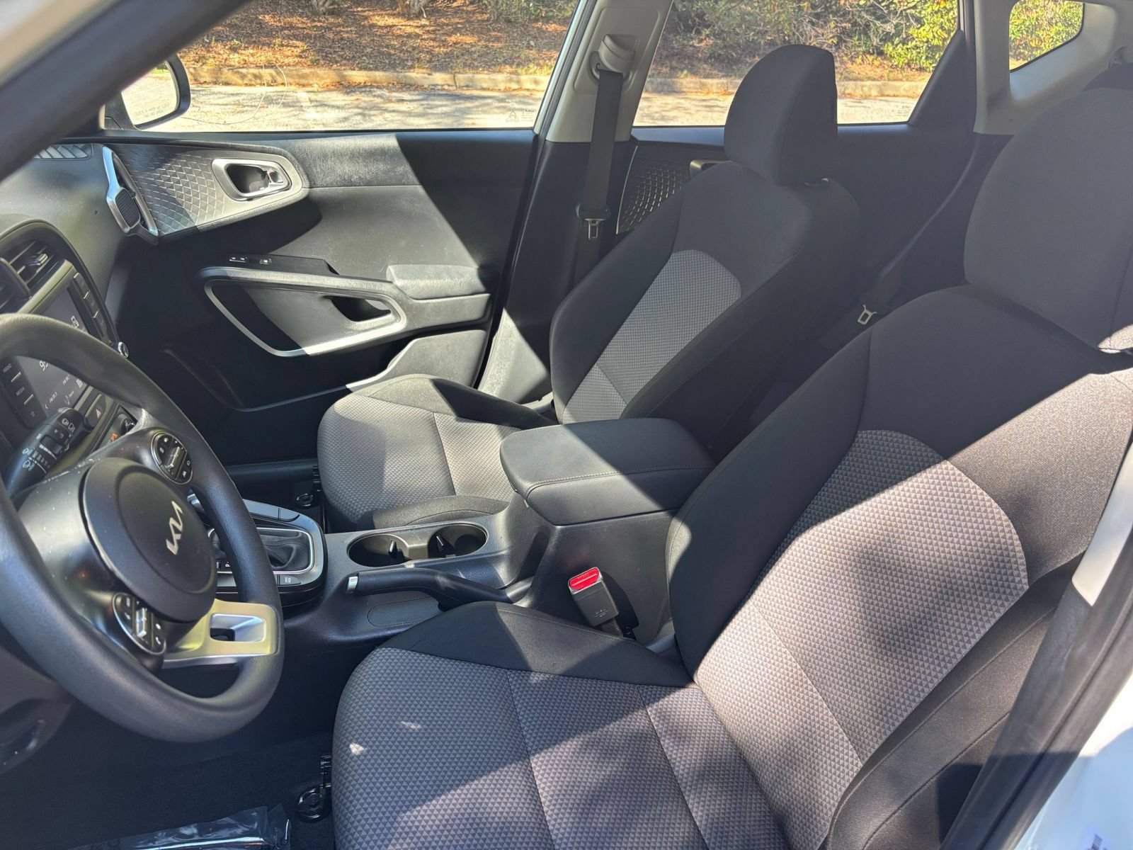 Used 2025 Kia Soul LX w/ LX Technology Package FWD image 21