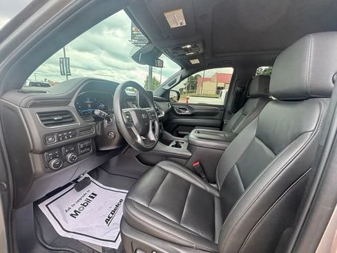 Used 2024 Chevrolet Tahoe Z71 w/ Luxury Package AWD/4WD image 11