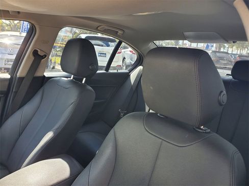 Used 2018 BMW 320i Sedan image 16
