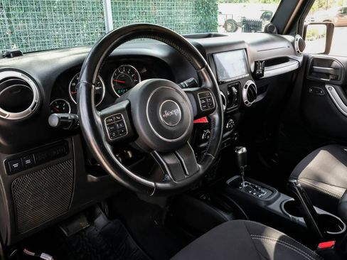 Used 2013 Jeep Wrangler Unlimited Rubicon w/ Connectivity Group AWD/4WD image 3