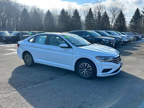 Used 2019 Volkswagen Jetta SE w/ Cold Weather Package image 8