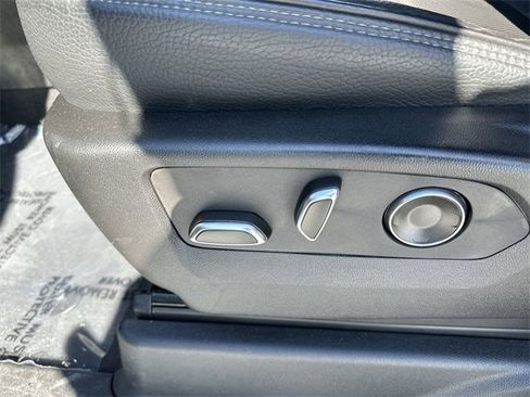 Used 2024 GMC Yukon Denali image 14