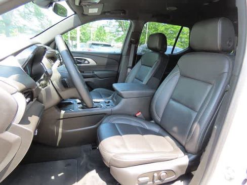 Used 2023 Chevrolet Traverse LT FWD image 13