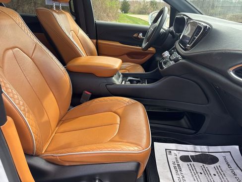 Used 2022 Chrysler Pacifica Pinnacle FWD image 38
