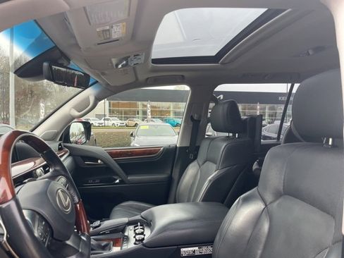Used 2020 Lexus LX 570 4WD w/ 3rd Row & Luxury Pkg image 9