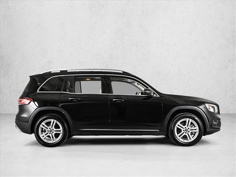 Certified 2023 Mercedes-Benz GLB 250 4MATIC w/ Premium Package image 4