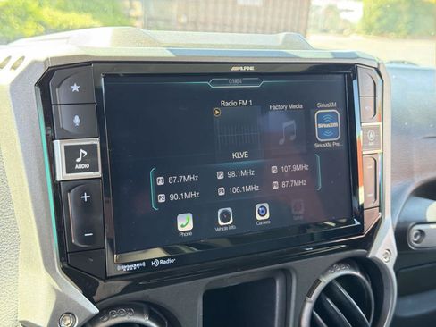 Used 2017 Jeep Wrangler Unlimited Sport w/ Connectivity Group AWD/4WD image 36