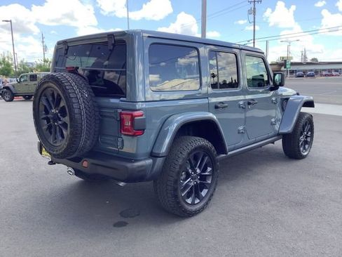 Used 2025 Jeep Wrangler Unlimited Sahara AWD/4WD image 35