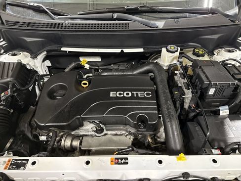 Used 2021 Chevrolet Equinox LS w/ LS Convenience Package FWD image 24