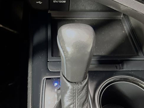 Used 2019 Toyota Camry SE w/ Convenience Package image 24