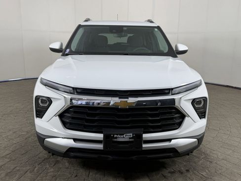 Used 2025 Chevrolet TrailBlazer LT AWD/4WD image 2