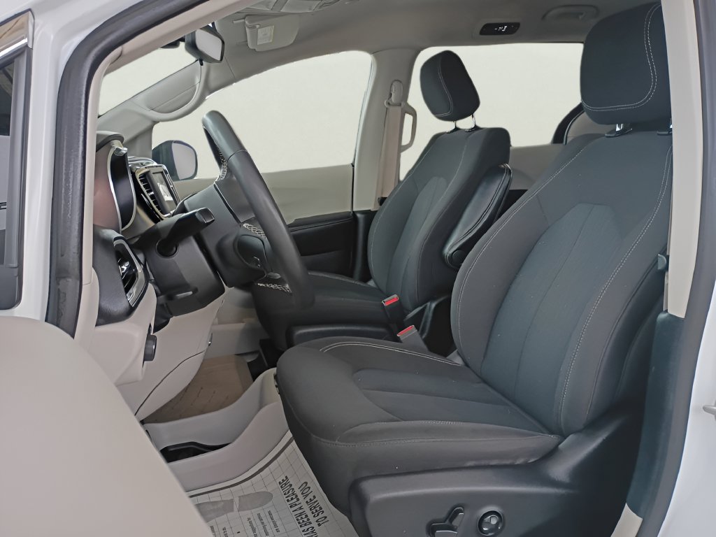 Used 2023 Chrysler Voyager LX FWD image 20
